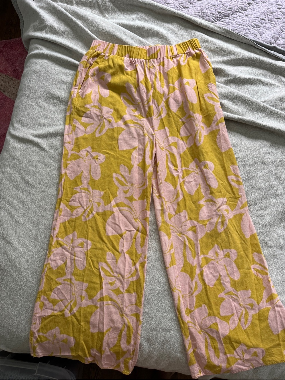 Lex breezy palazzo Pink Floral Print Wide-Leg Pants on Mustard Yellow sz L